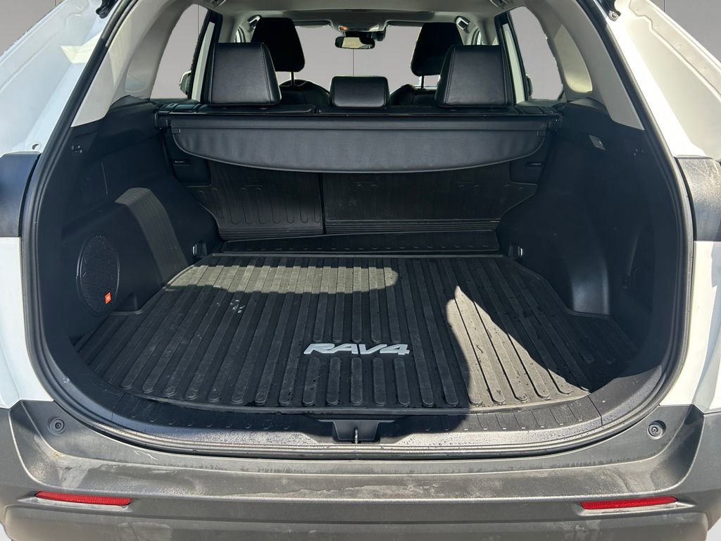 Used 2019 Toyota RAV4 XLE Premium w/ Cold Weather Package AWD/4WD image 19