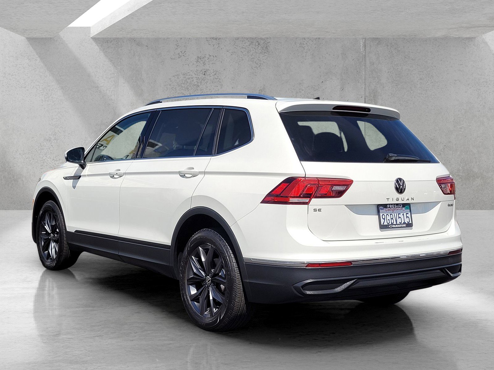 Used 2023 Volkswagen Tiguan SE image 6