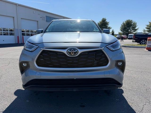 Used 2021 Toyota Highlander LE AWD/4WD image 11