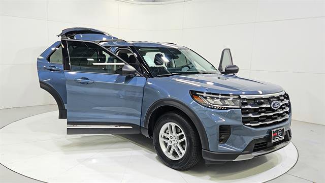 Used 2025 Ford Explorer Active RWD image 29