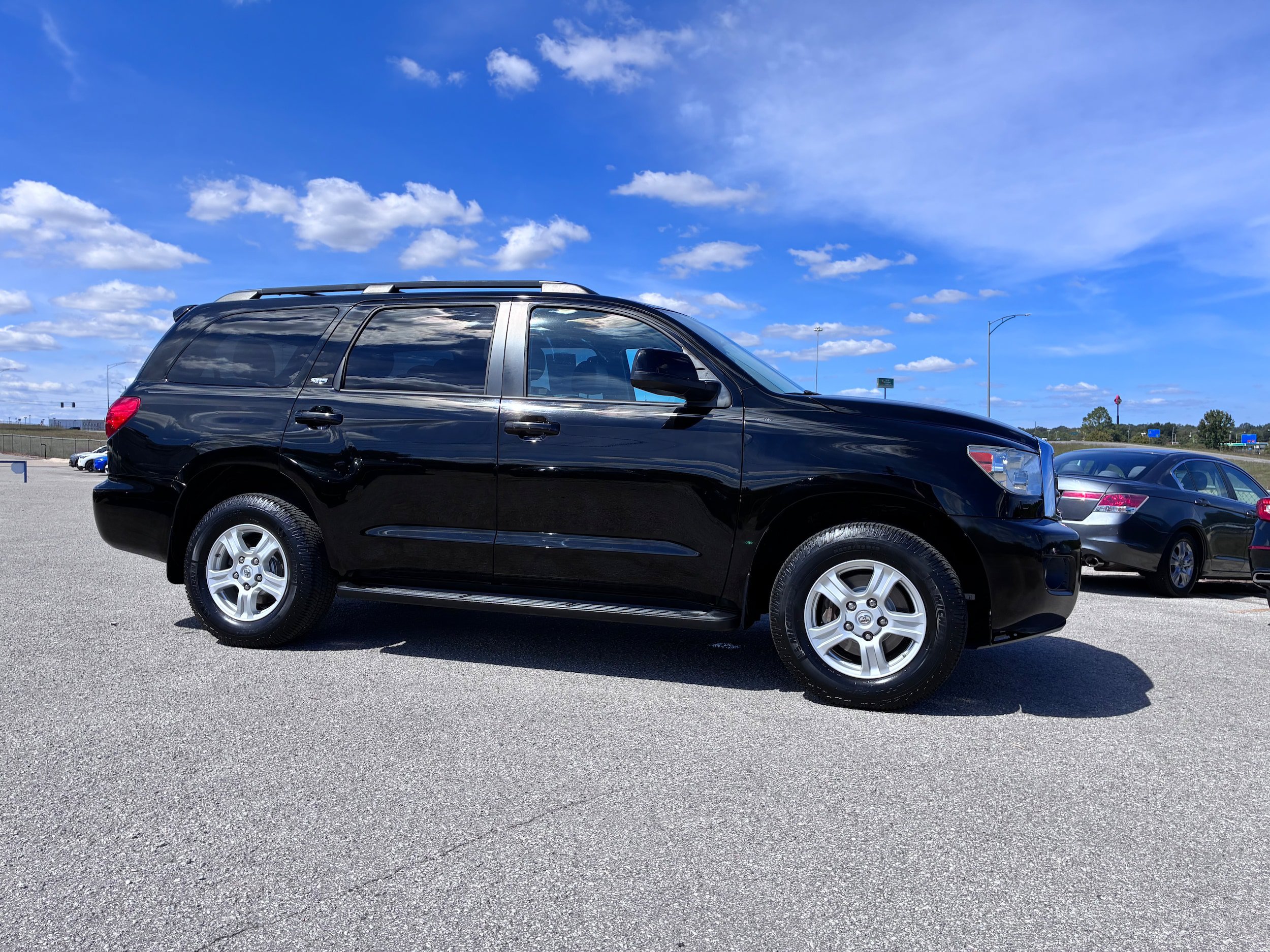 Used 2015 Toyota Sequoia SR5 AWD/4WD image 1