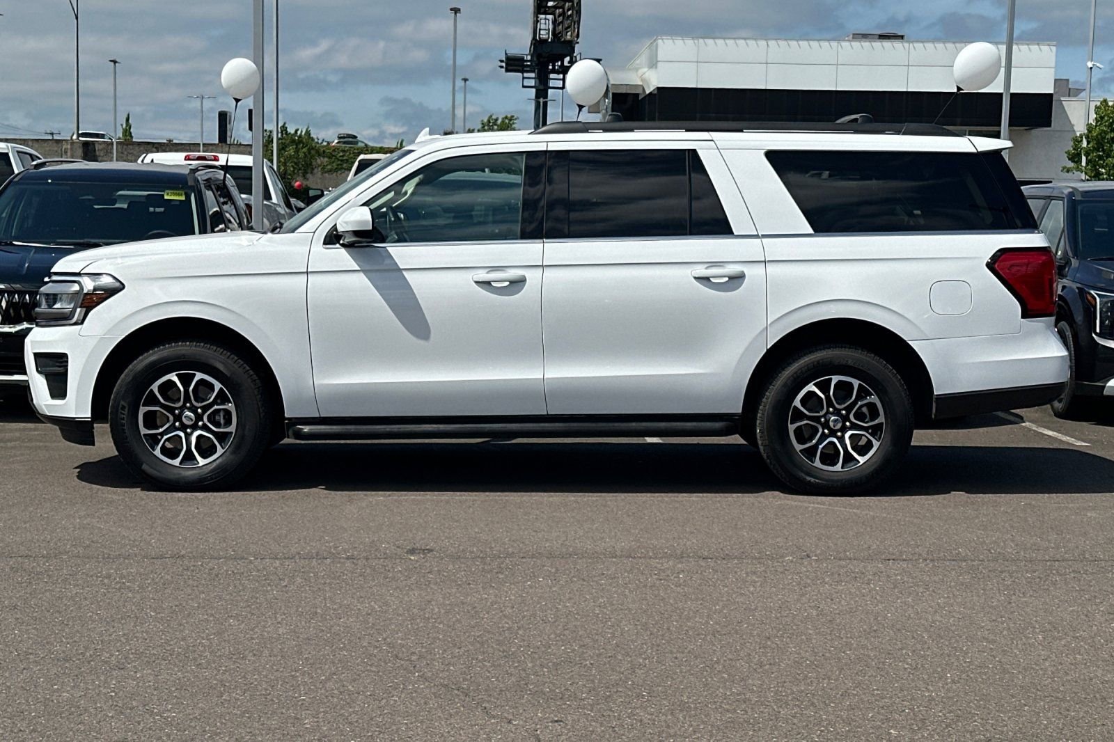 Used 2024 Ford Expedition Max XLT AWD/4WD image 7