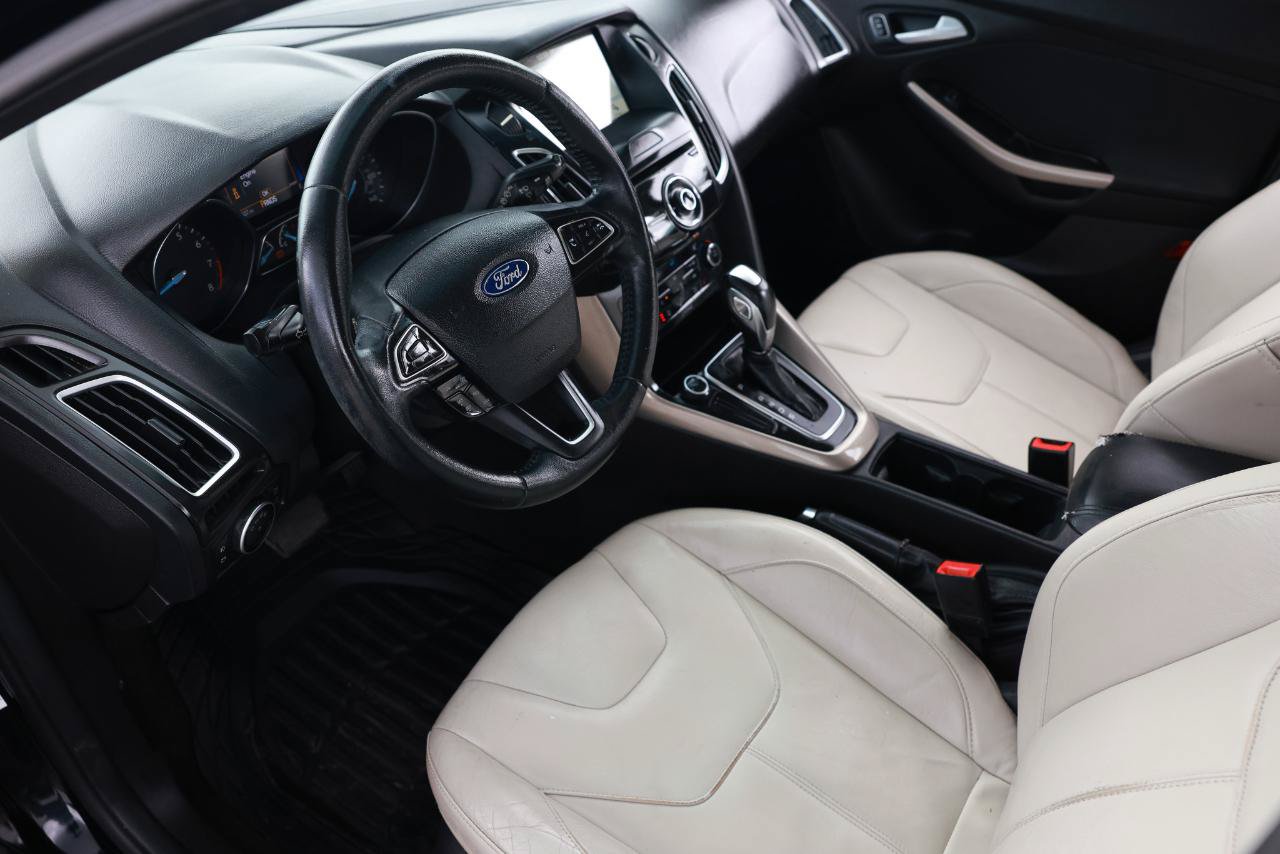 Used 2016 Ford Focus Titanium FWD image 4