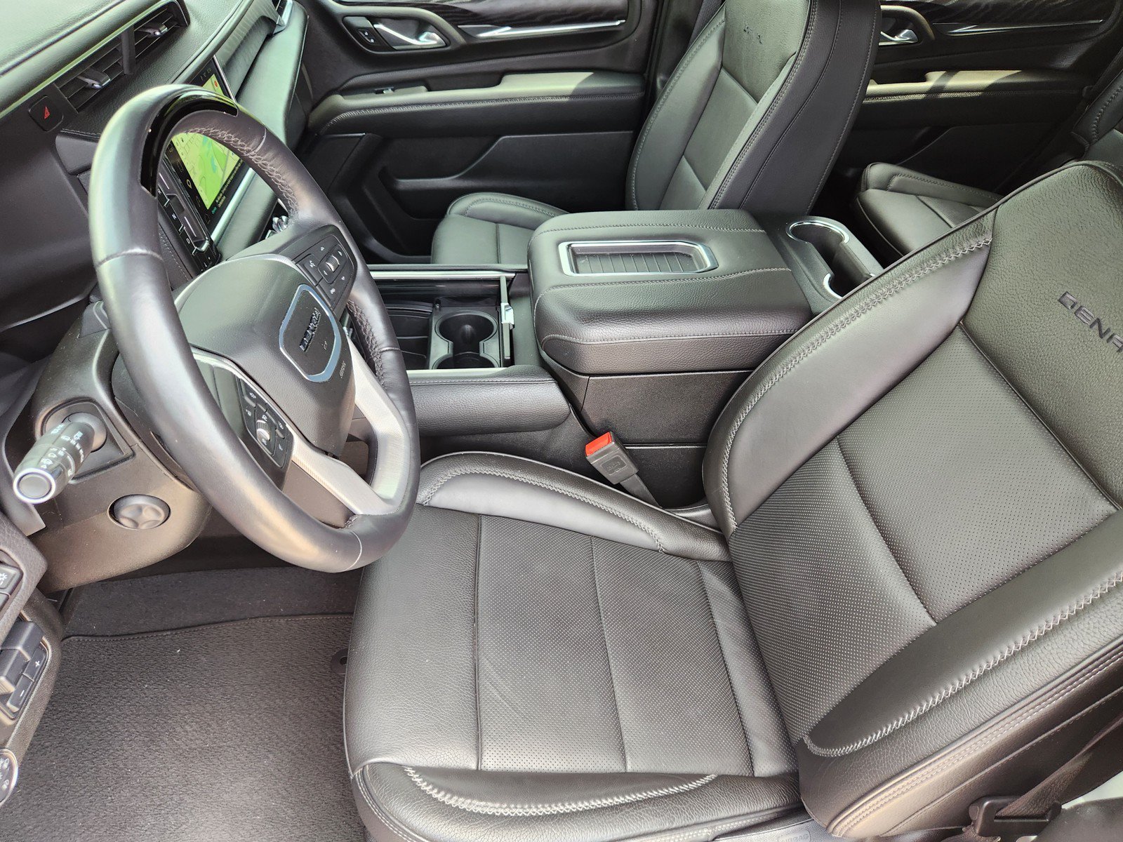 Used 2024 GMC Yukon Denali w/ Advanced Technology Package AWD/4WD image 10