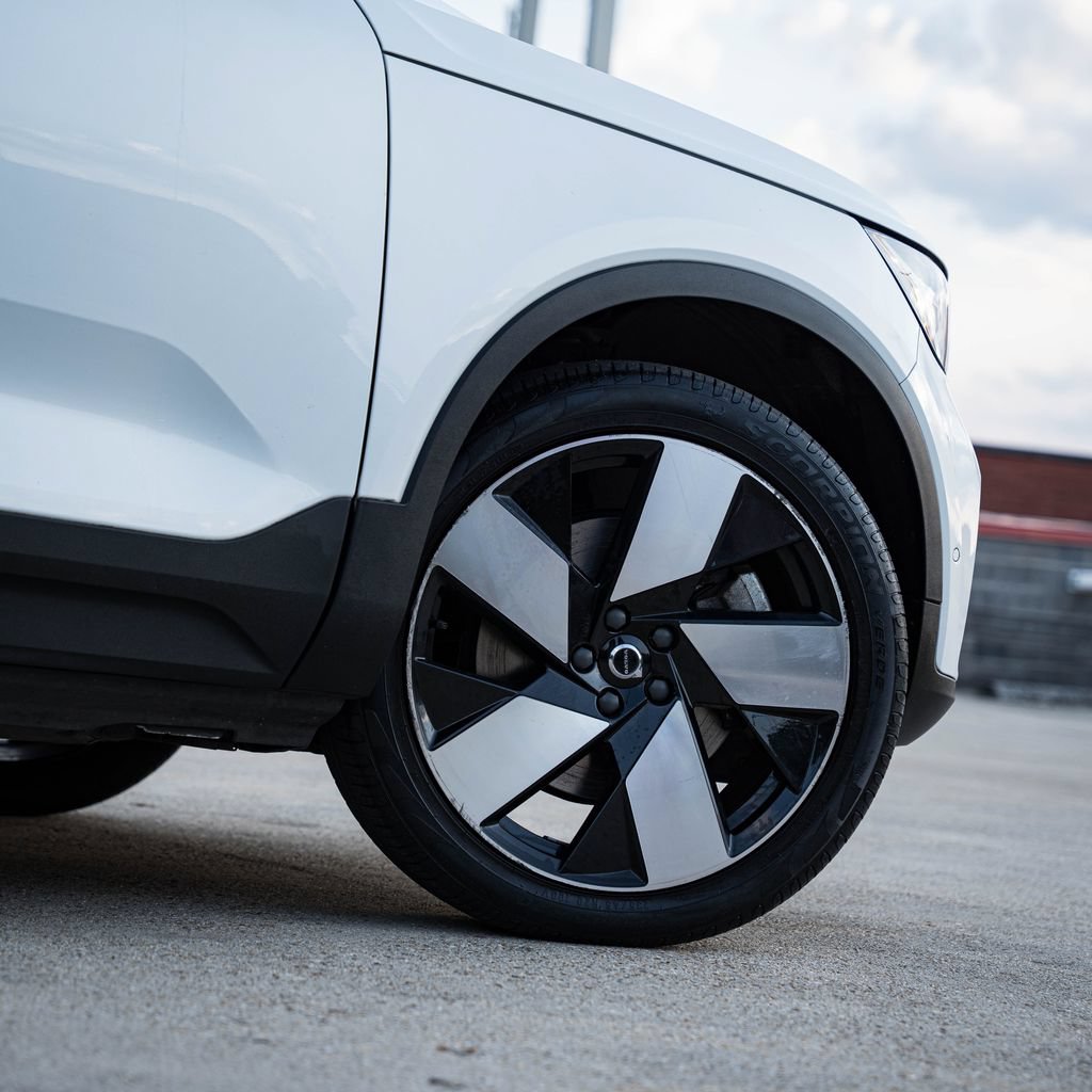 Certified 2023 Volvo C40 P8 Recharge Plus w/ Climate Package AWD/4WD image 7