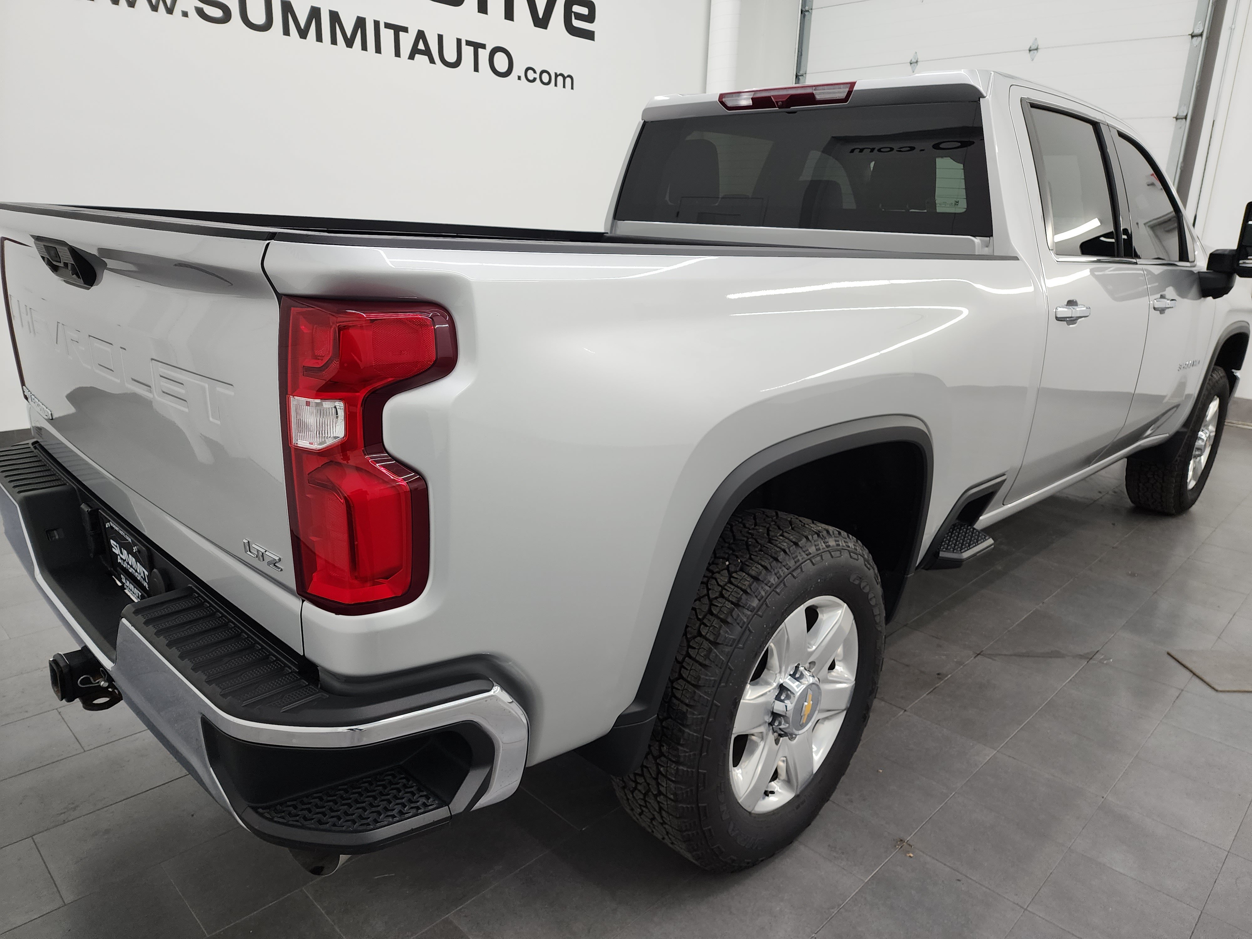 Used 2023 Chevrolet Silverado 3500 LTZ w/ Gooseneck/5TH Wheel Package AWD/4WD image 4
