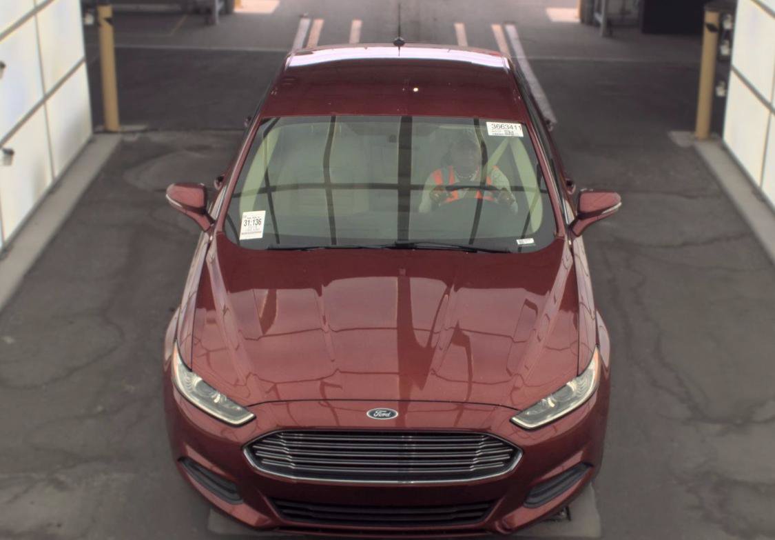 Used 2016 Ford Fusion SE FWD image 2