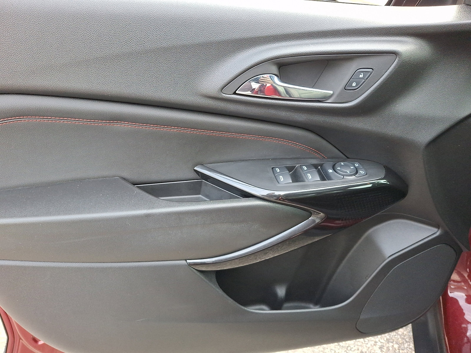 Used 2024 Chevrolet Trax RS w/ Sunroof Package image 14