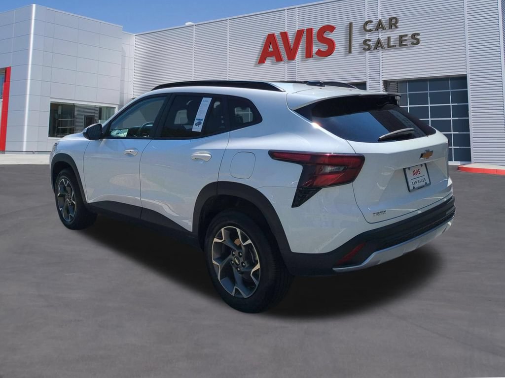 Used 2025 Chevrolet Trax LT w/ LT Convenience Package FWD image 9