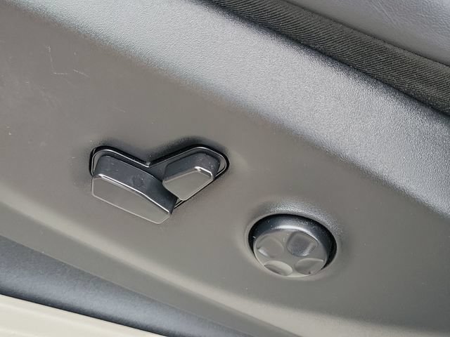 Used 2023 Chrysler Pacifica Touring-L FWD image 7