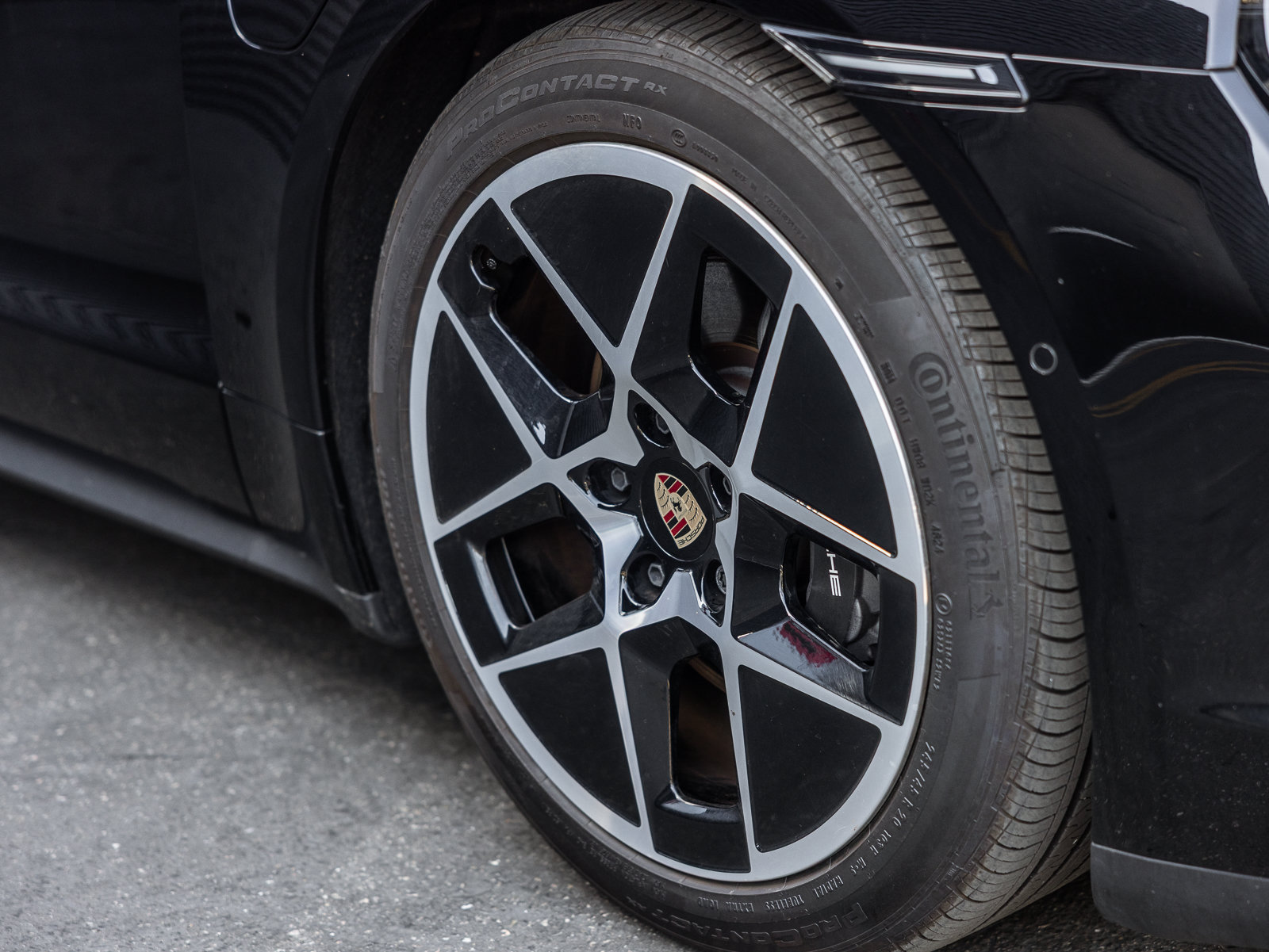 Certified 2025 Porsche Taycan AWD/4WD image 22