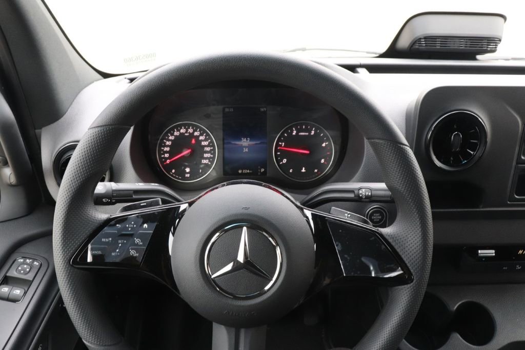 Used 2025 Mercedes-Benz Sprinter 2500 image 13
