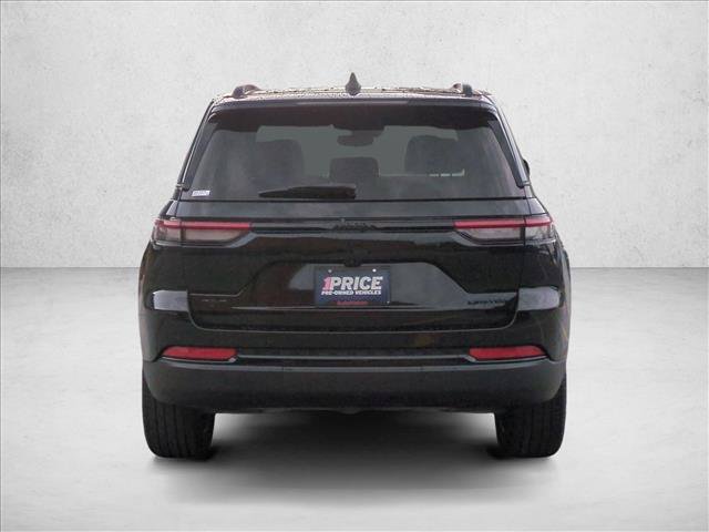 Used 2024 Jeep Grand Cherokee Limited w/ Black Appearance Package AWD/4WD image 6
