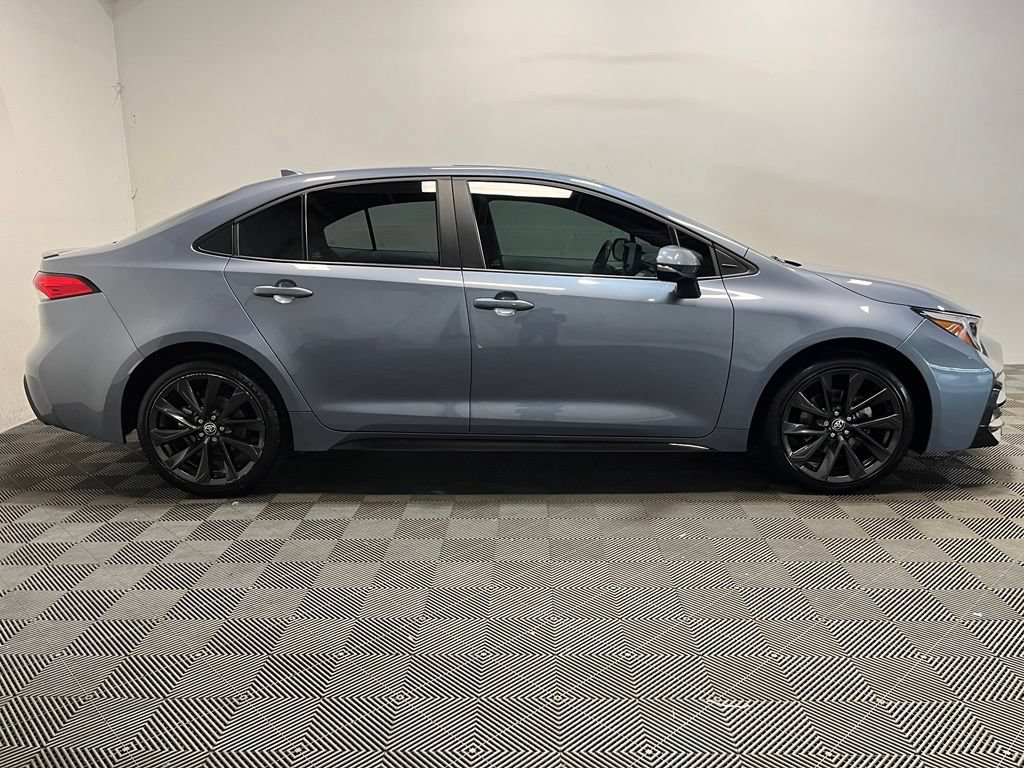 Used 2024 Toyota Corolla SE w/ SE Premium Package FWD image 4