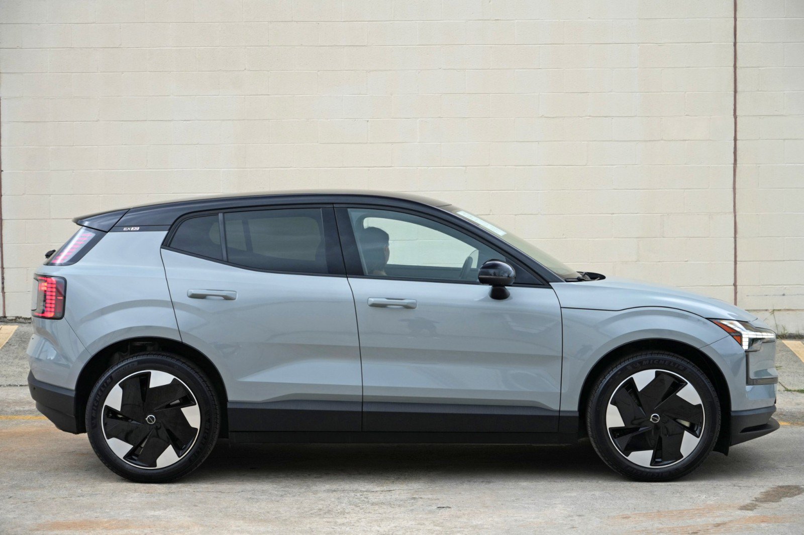 Used 2025 Volvo EX30 Plus AWD/4WD image 47