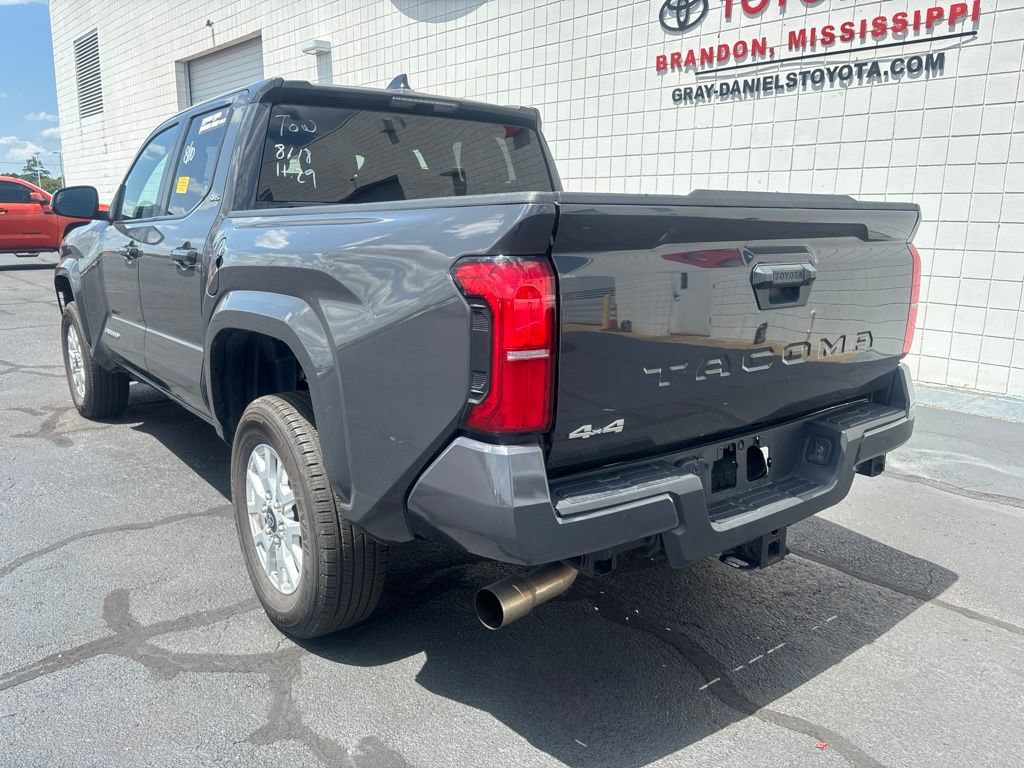 Used 2024 Toyota Tacoma SR5 AWD/4WD image 6