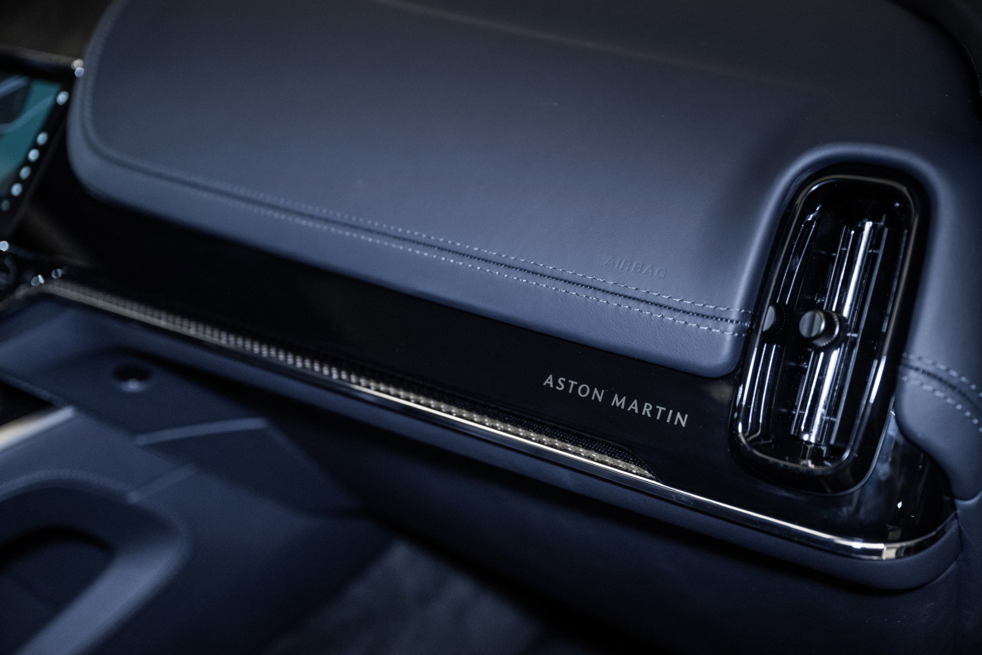 Used 2025 Aston Martin DBX 707 image 44