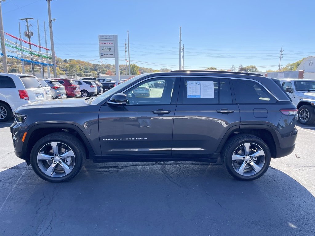 Used 2025 Jeep Grand Cherokee Limited w/ Luxury Tech Group II image 9