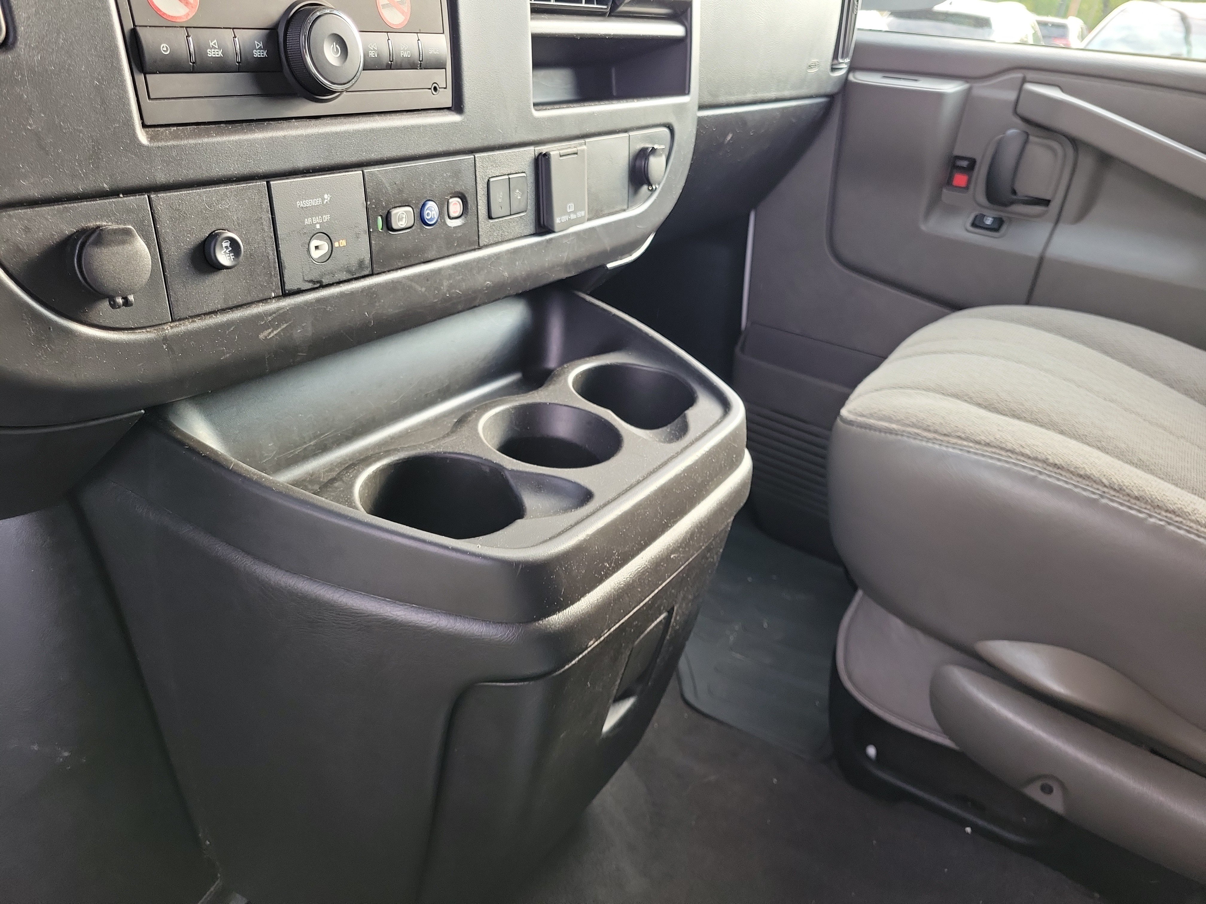 Used 2024 Chevrolet Express 3500 LT w/ LT Preferred Equipment Group RWD image 29