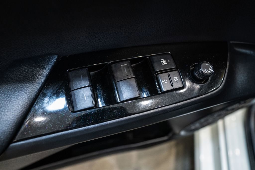 Used 2020 Toyota Prius LE image 15