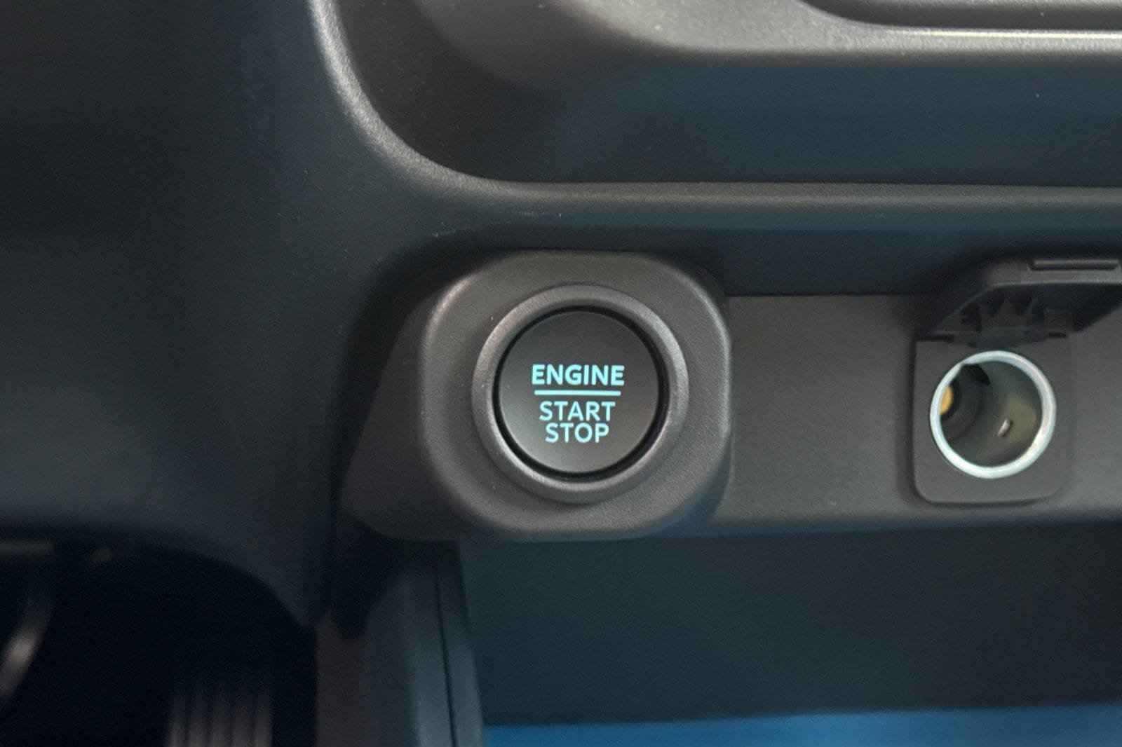 New 2025 Ford Maverick XLT w/ XLT Luxury Package AWD/4WD image 18
