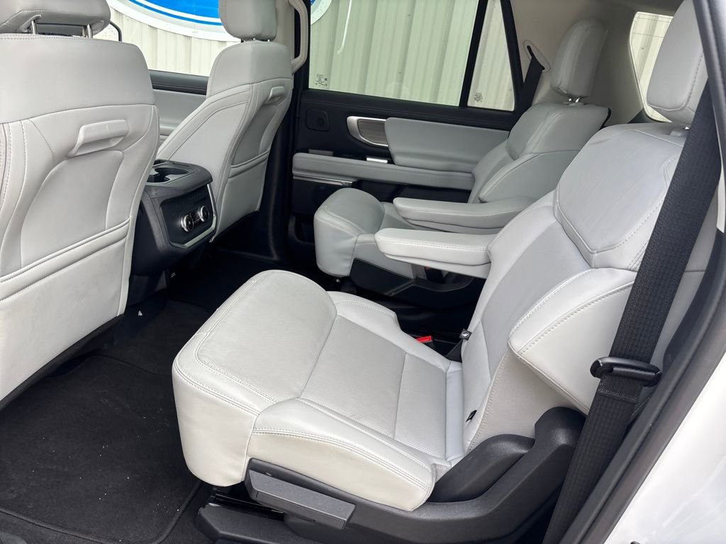 Used 2025 Ford Expedition Max Platinum w/ Driver's Package image 29