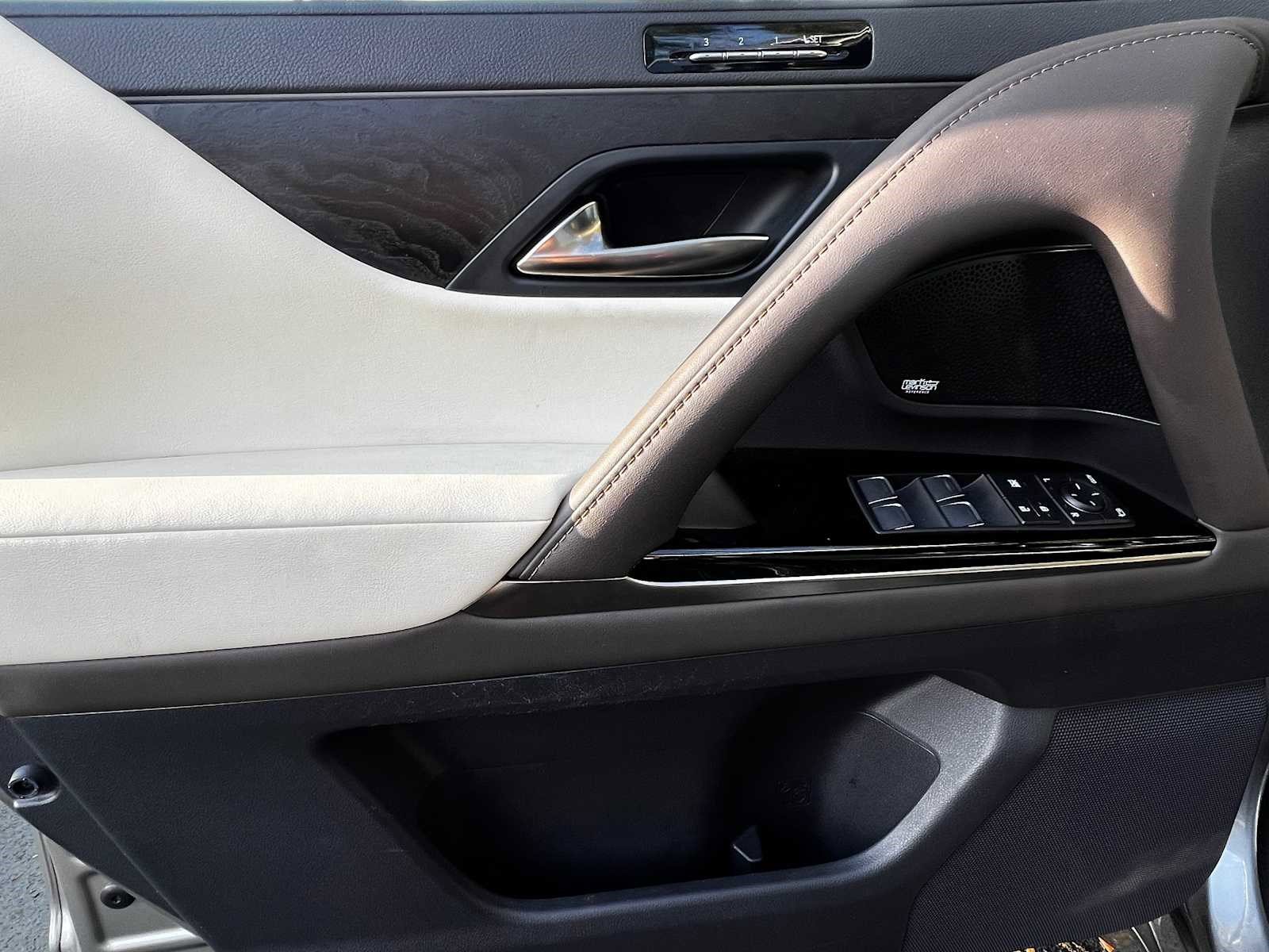 Used 2022 Lexus LX 600 4WD w/ Appearance Package image 13