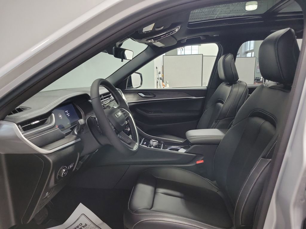 New 2025 Jeep Grand Cherokee L Limited w/ Trailer Tow Package image 16