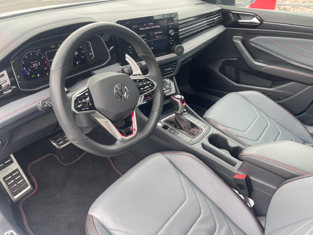 Used 2025 Volkswagen Jetta GLI Autobahn FWD image 16