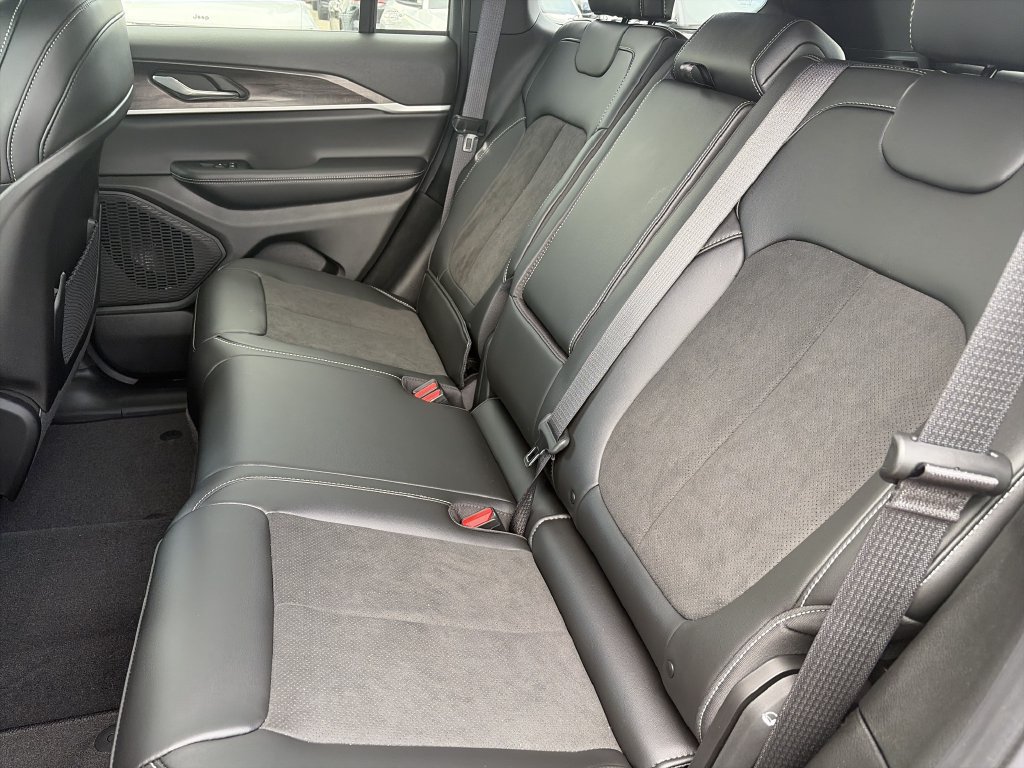 New 2026 Jeep Grand Cherokee Altitude RWD image 30