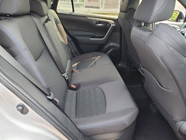 Used 2023 Toyota RAV4 SE image 16