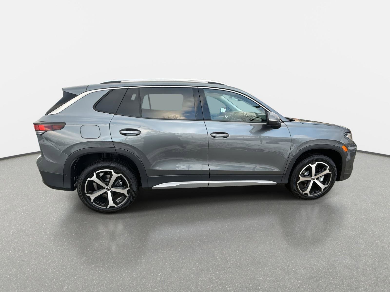 New 2026 Volkswagen Tiguan SE image 4