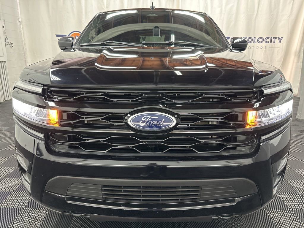 Used 2024 Ford Expedition XLT AWD/4WD image 4