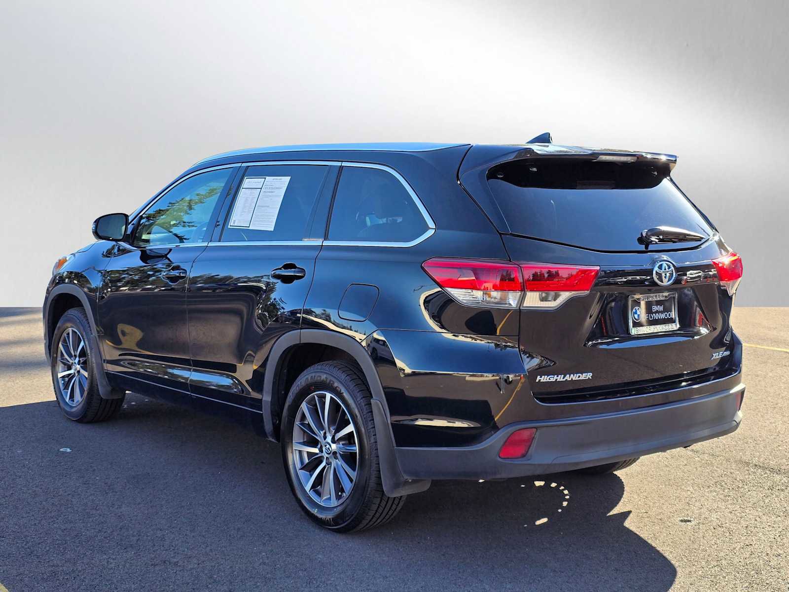 Used 2017 Toyota Highlander XLE image 5