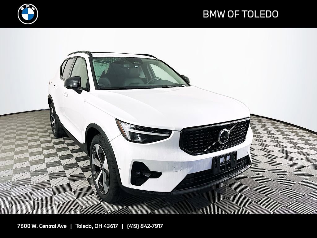 Used 2023 Volvo XC40 B5 Plus w/ Driver Assist Package image 1
