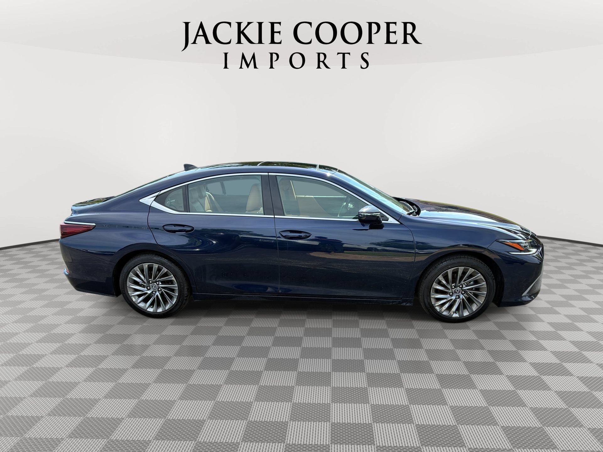 Used 2025 Lexus ES 350 Ultra Luxury w/ Accessory Package (Z1) FWD image 4
