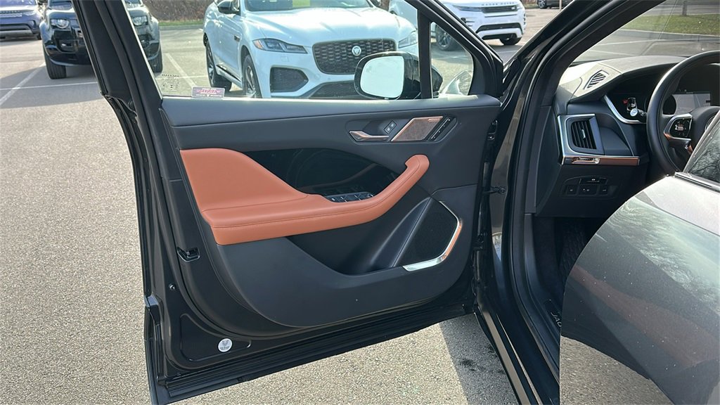 Used 2024 Jaguar I-PACE R-Dynamic HSE image 8