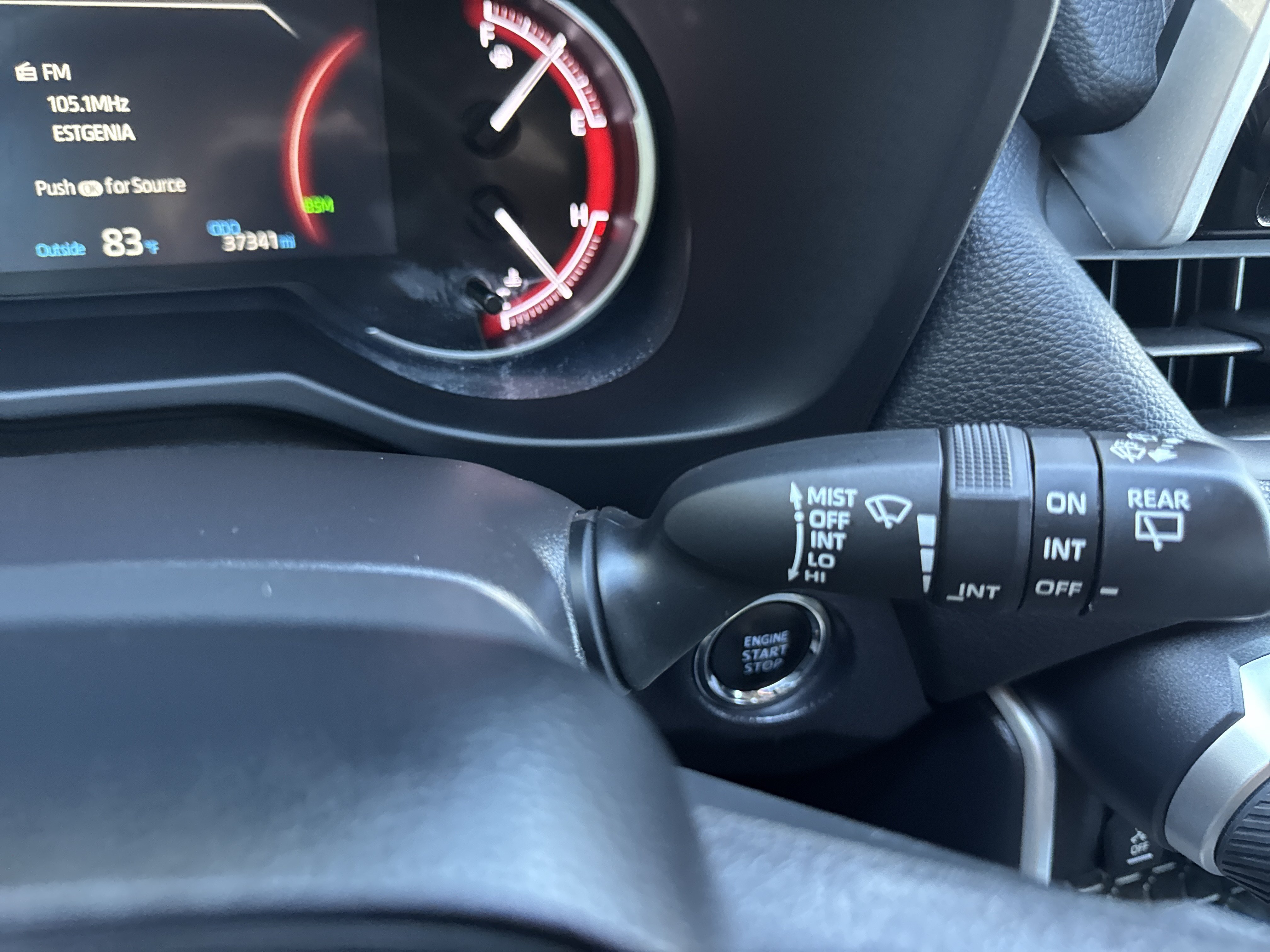 Used 2025 Toyota RAV4 XLE FWD image 25