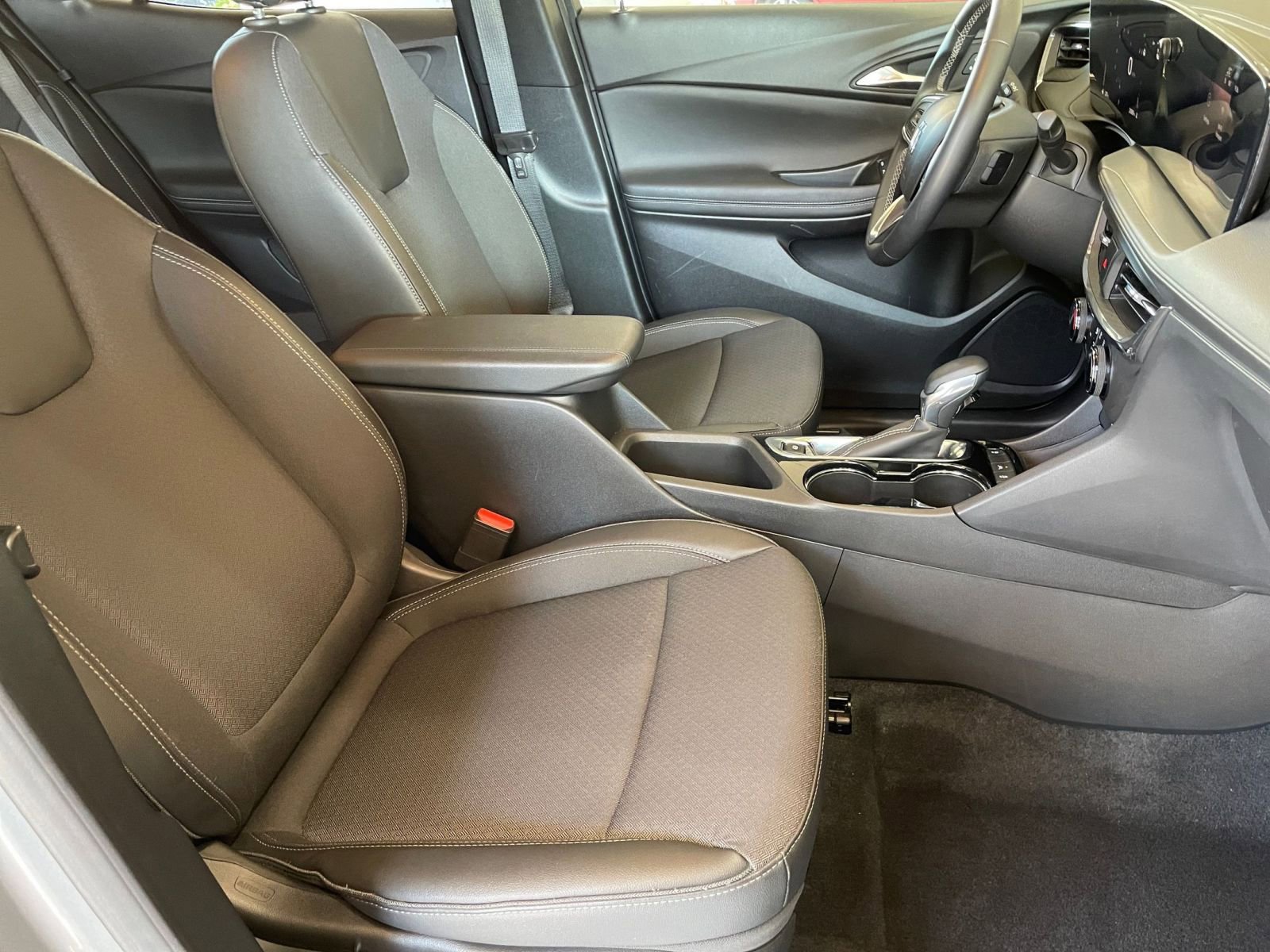 Used 2025 Buick Encore GX Preferred FWD image 61