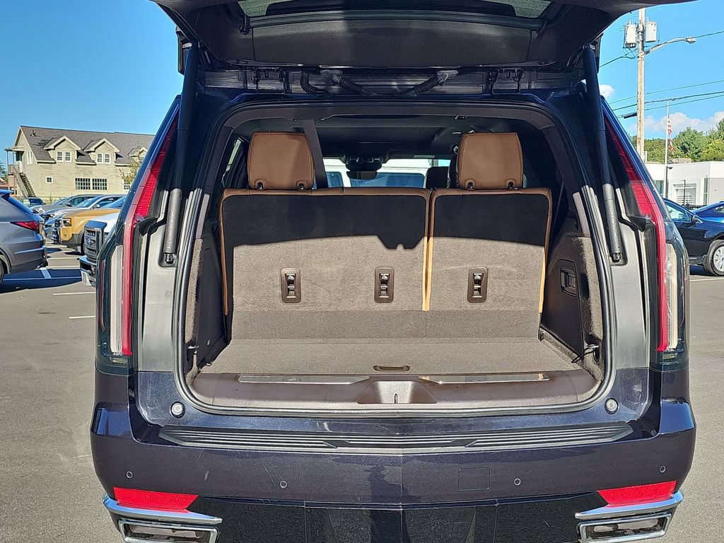 Used 2022 Cadillac Escalade Premium Luxury AWD/4WD image 23