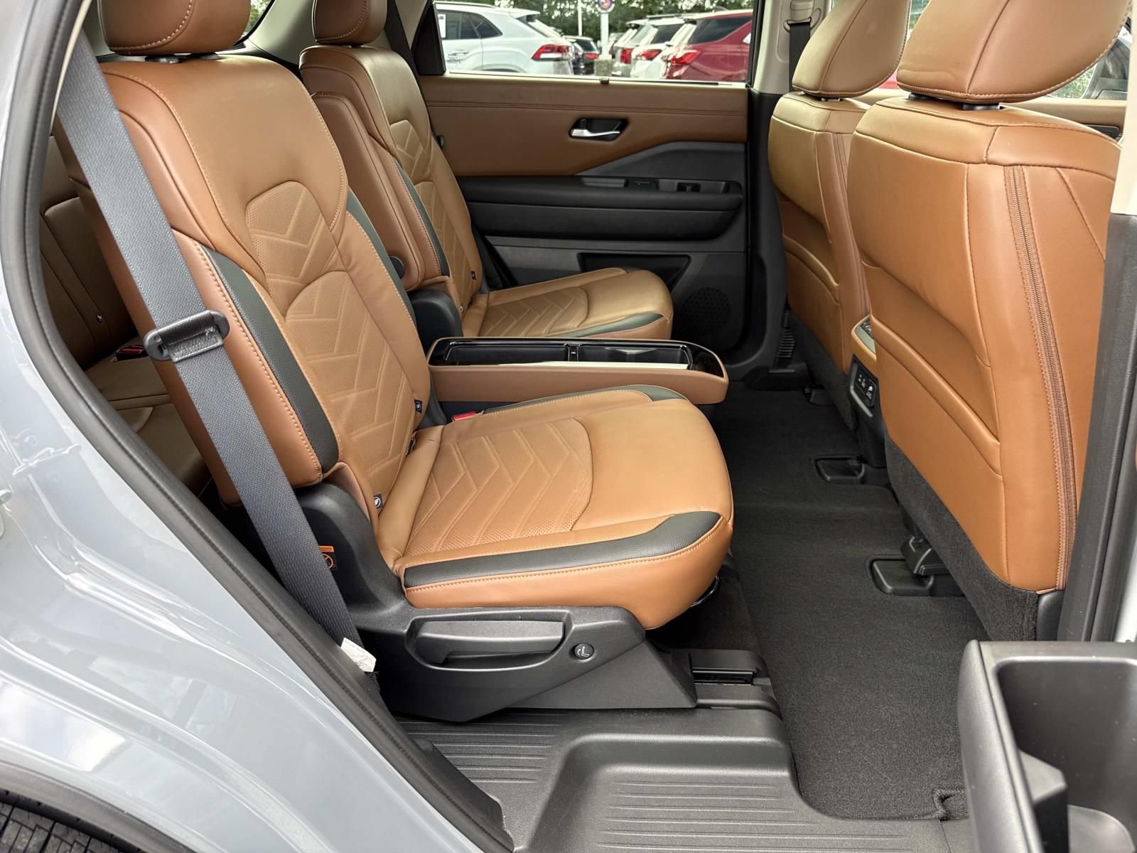 Used 2023 Nissan Pathfinder Platinum AWD/4WD image 26