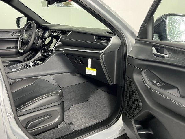 New 2025 Jeep Grand Cherokee L Altitude image 33