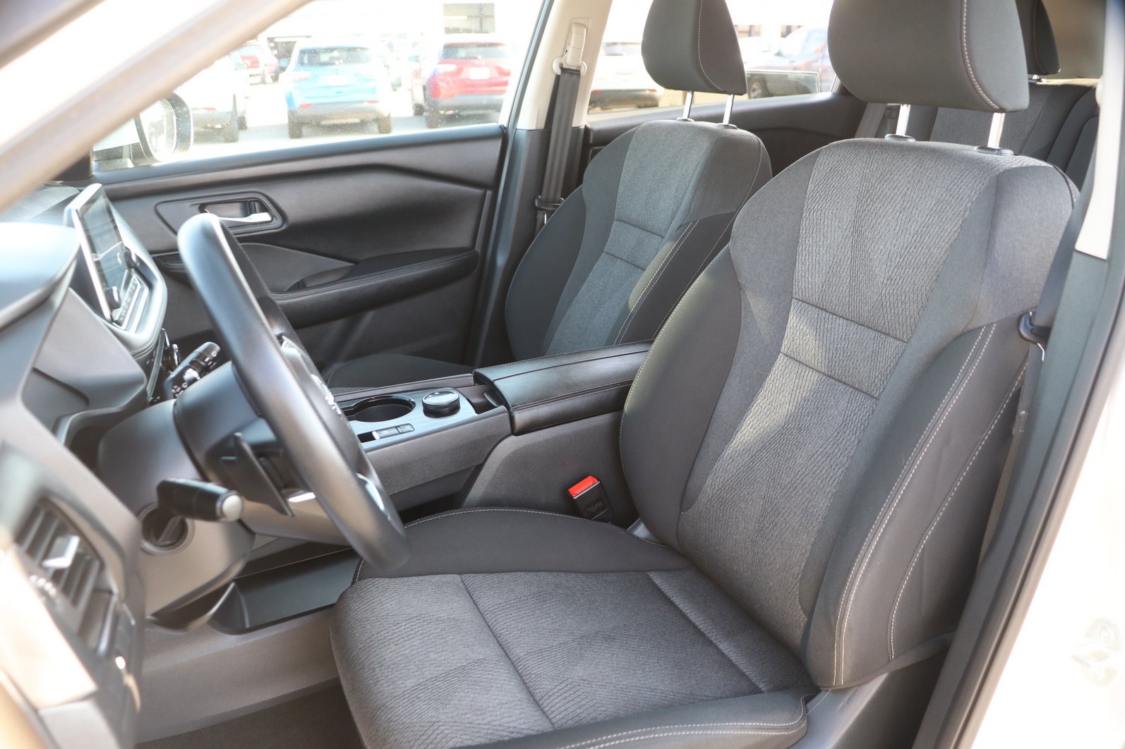Used 2024 Nissan Rogue SV AWD/4WD image 14