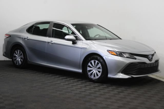 Used 2018 Toyota Camry LE FWD image 1