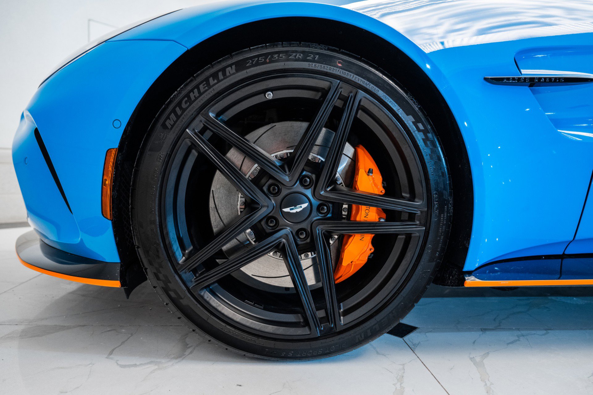 Used 2025 Aston Martin V8 Vantage Coupe image 4