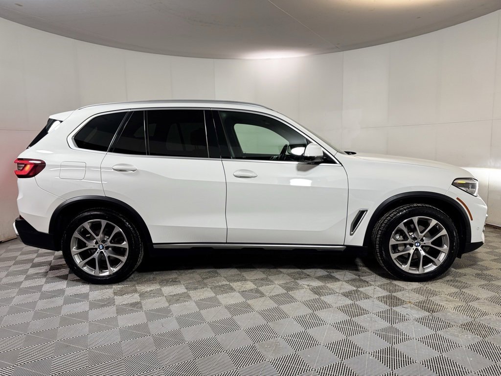 Used 2022 BMW X5 xDrive40i w/ Premium Package image 8