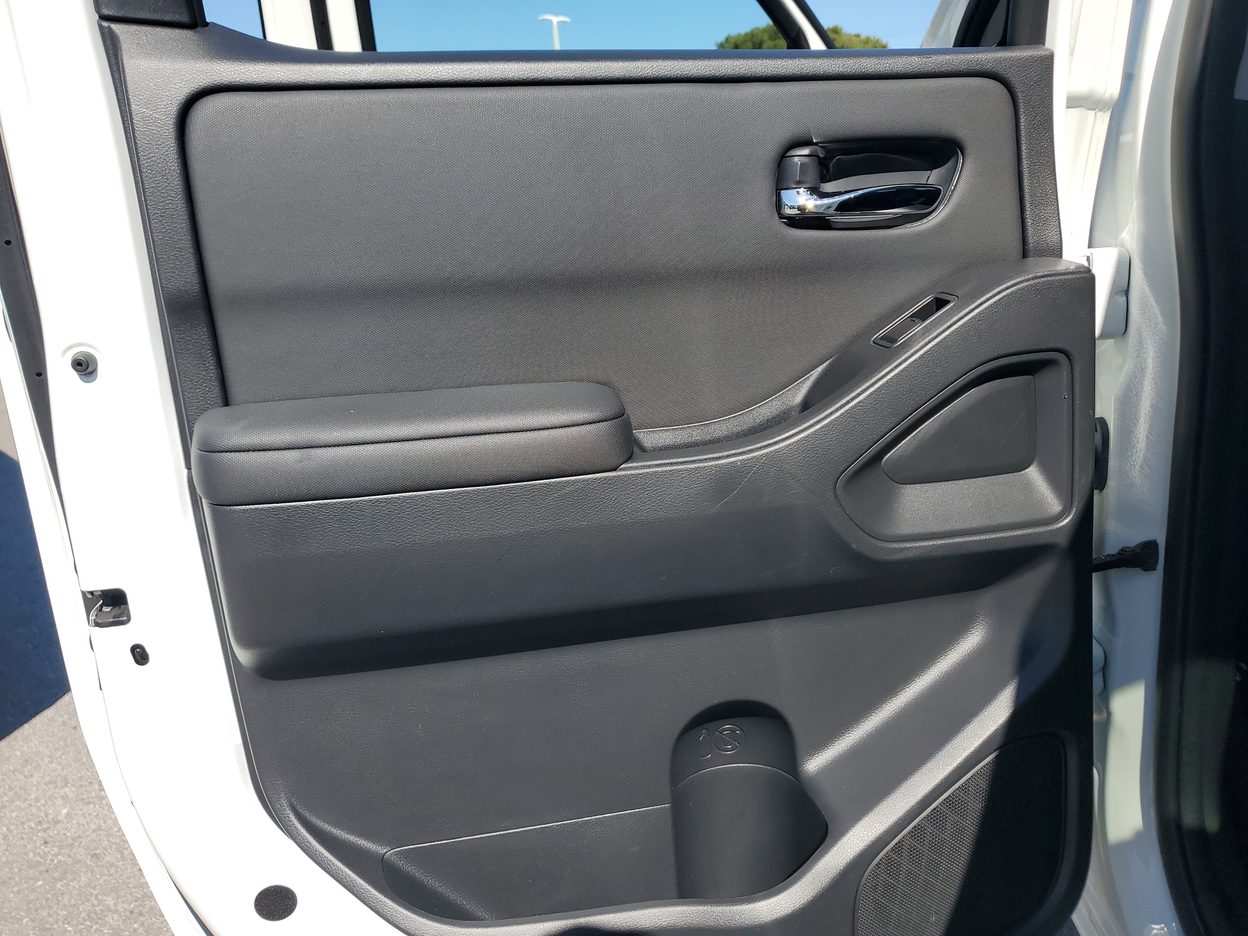 Used 2024 Nissan Frontier SV image 27