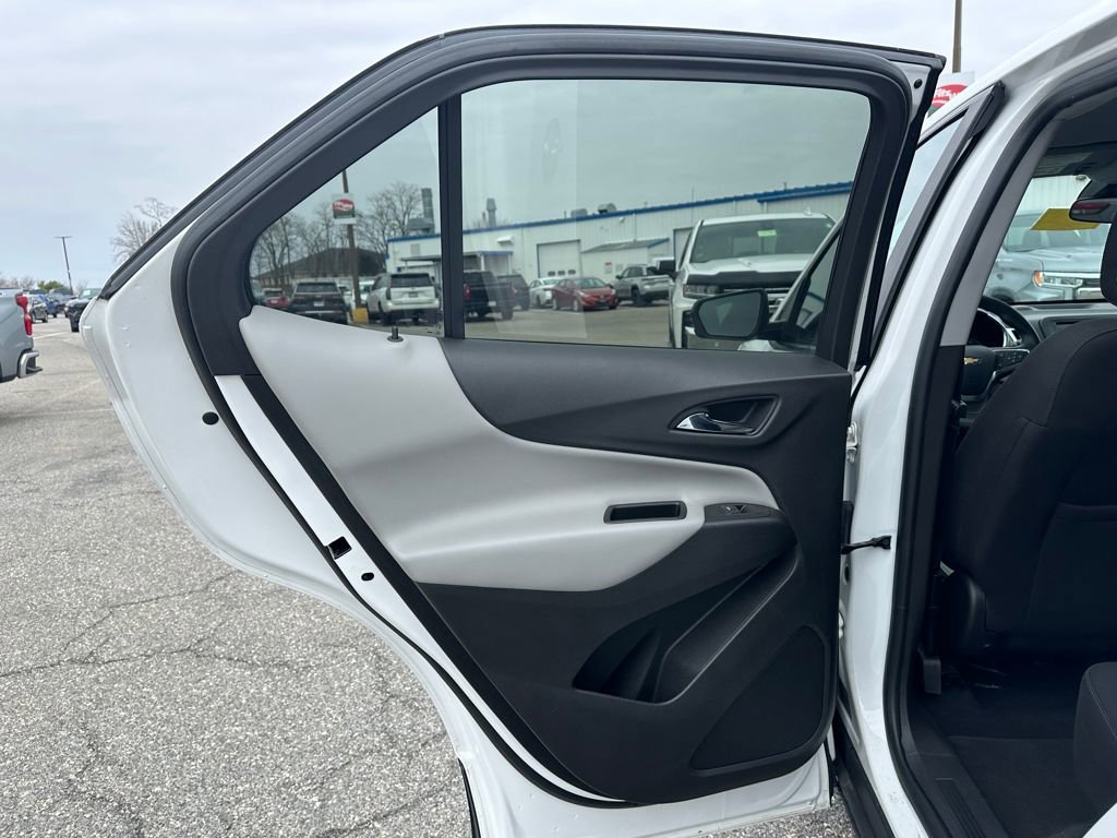 Used 2021 Chevrolet Equinox LS w/ LS Convenience Package image 8