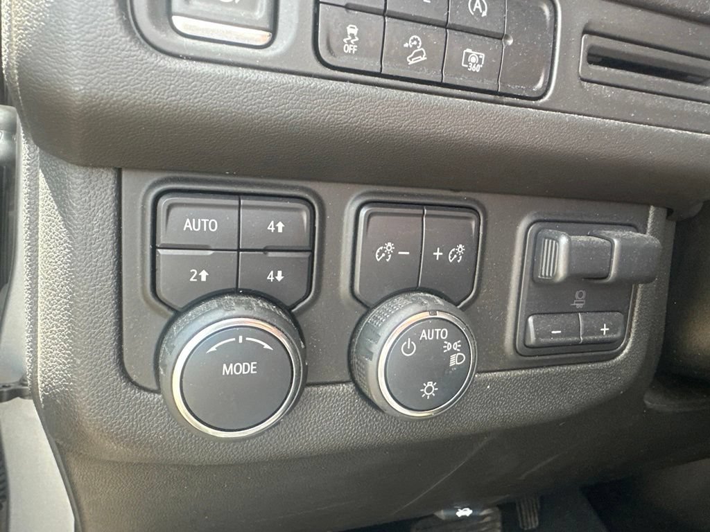 Used 2024 Chevrolet Tahoe Z71 w/ Luxury Package AWD/4WD image 20