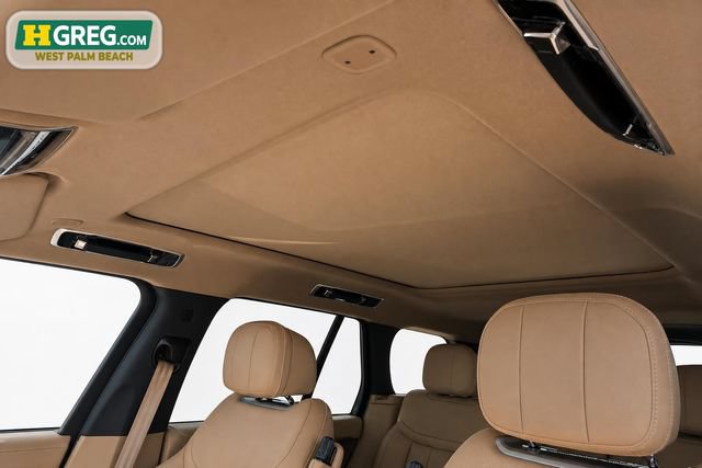 Used 2025 Land Rover Range Rover SE AWD/4WD image 4